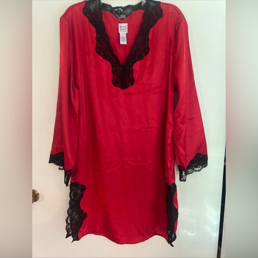 Lingerie Nightgown Size M Red Satin Black Lace Long Sleeve Silky w/travel pouch